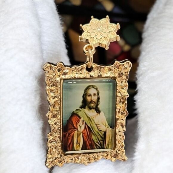 Jesus Christ Portrait Painting Gold Frame Earrings Unique Nostalgic Jewelry NEW - Picture 6 of 7